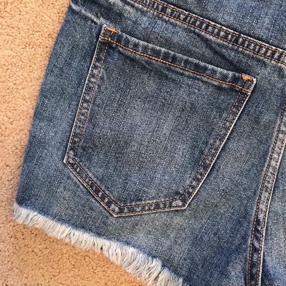Old Navy Boyfriend Distressed Denim Shorts Patriotic Peekaboo Pockets Size 2 - Picture 12 of 14